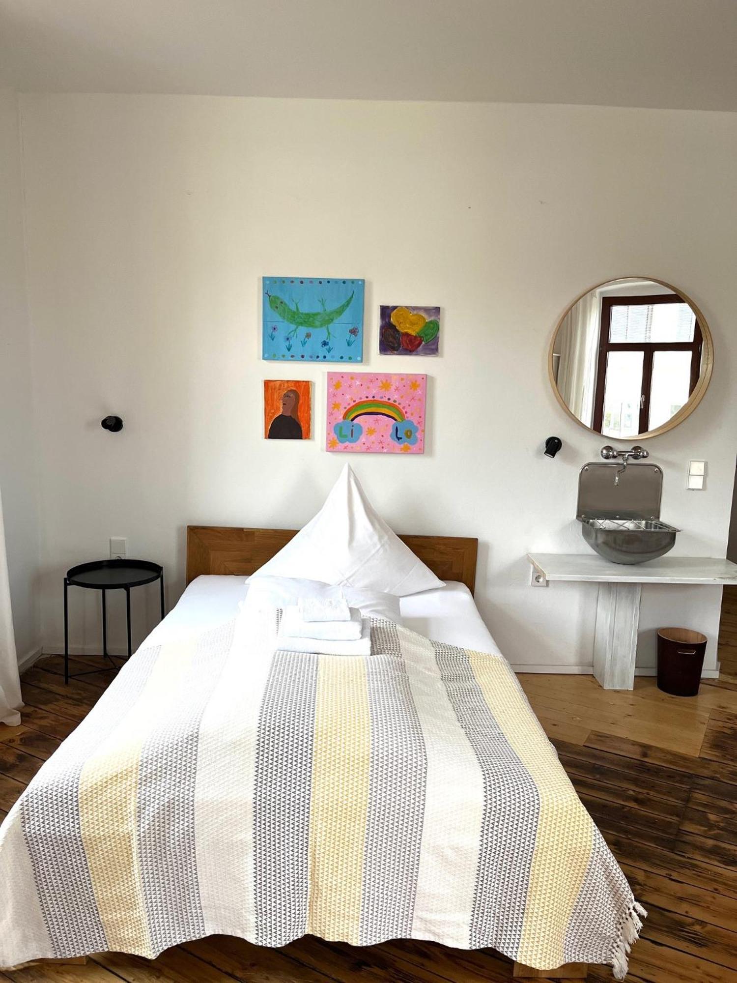 Kuenstlerzimmer Im Kulturhaus Haeselburg Гера Екстериор снимка